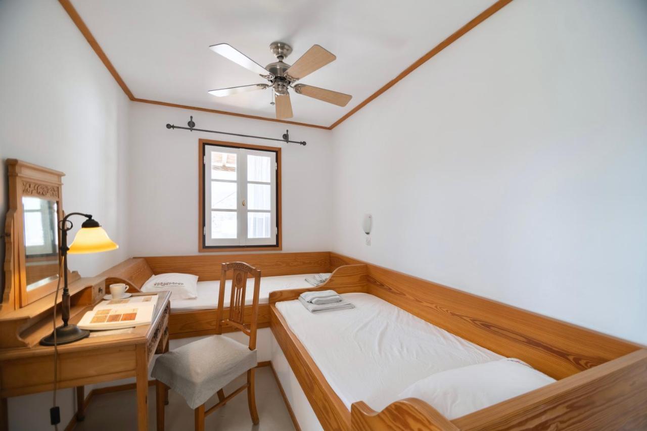 Lotos Beach Home Kini Exterior photo