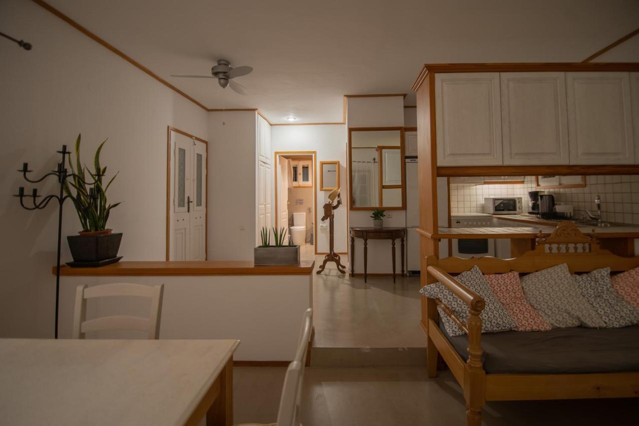 Lotos Beach Home Kini Exterior photo