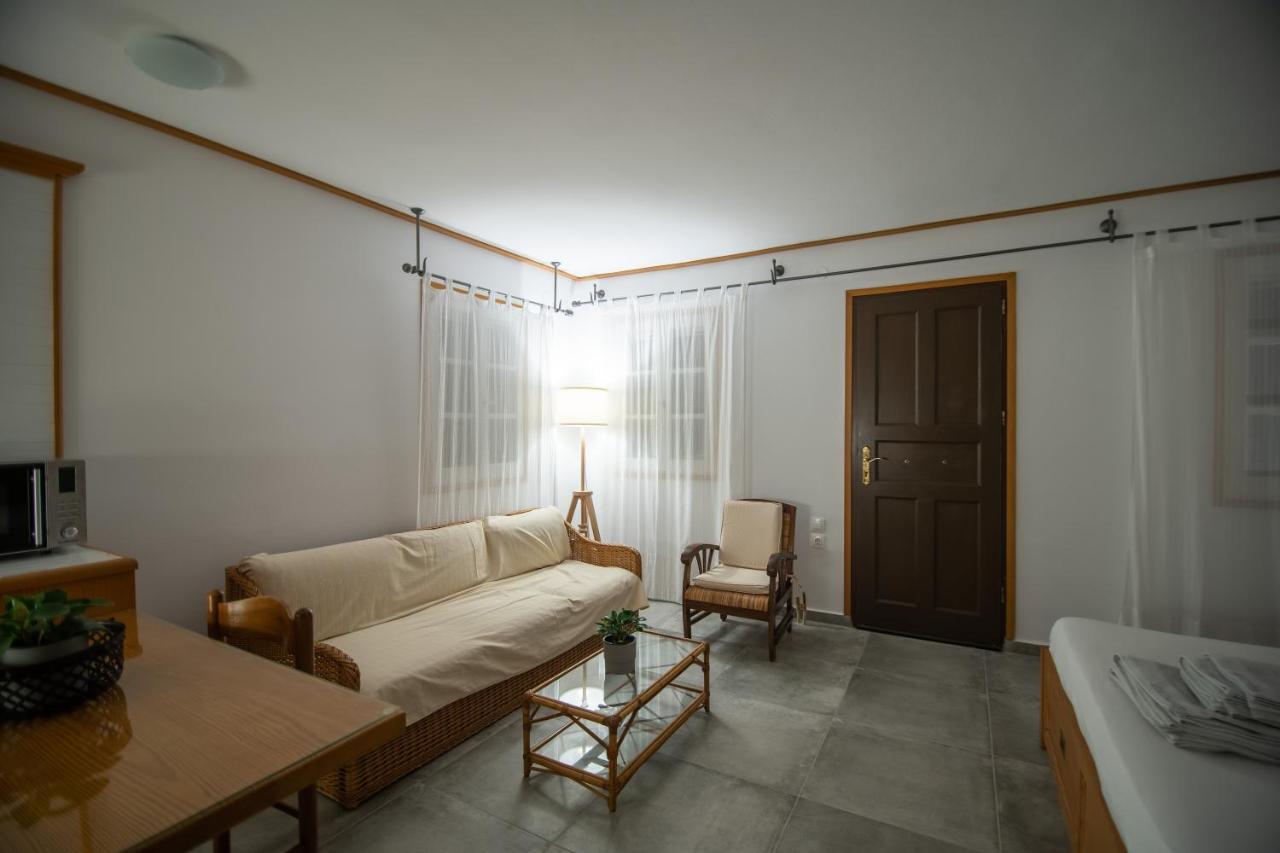 Lotos Beach Home Kini Exterior photo