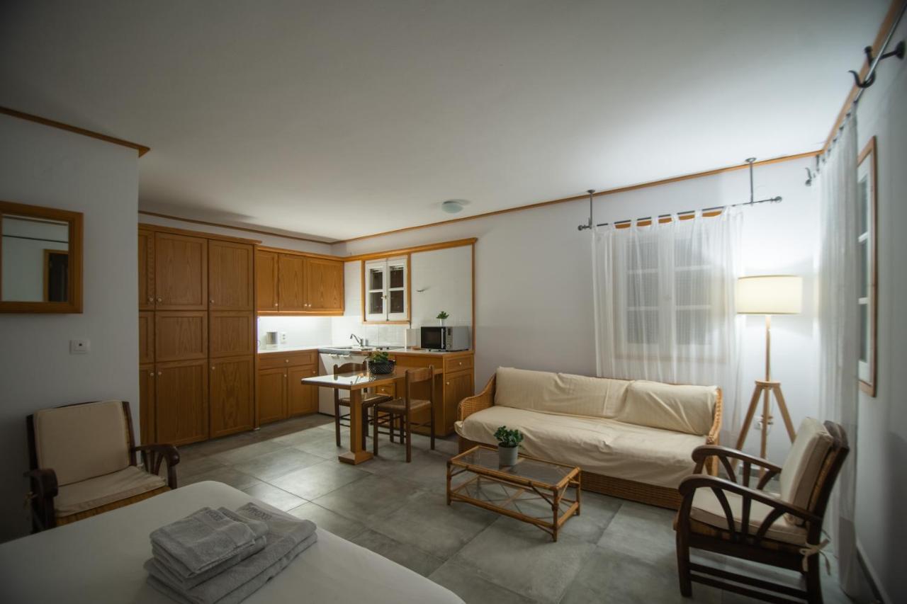 Lotos Beach Home Kini Exterior photo