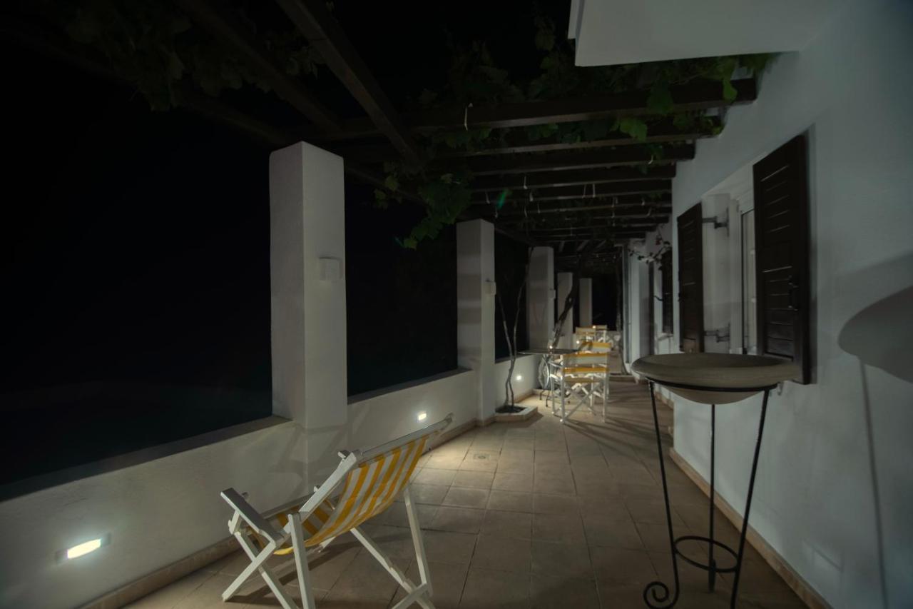 Lotos Beach Home Kini Exterior photo