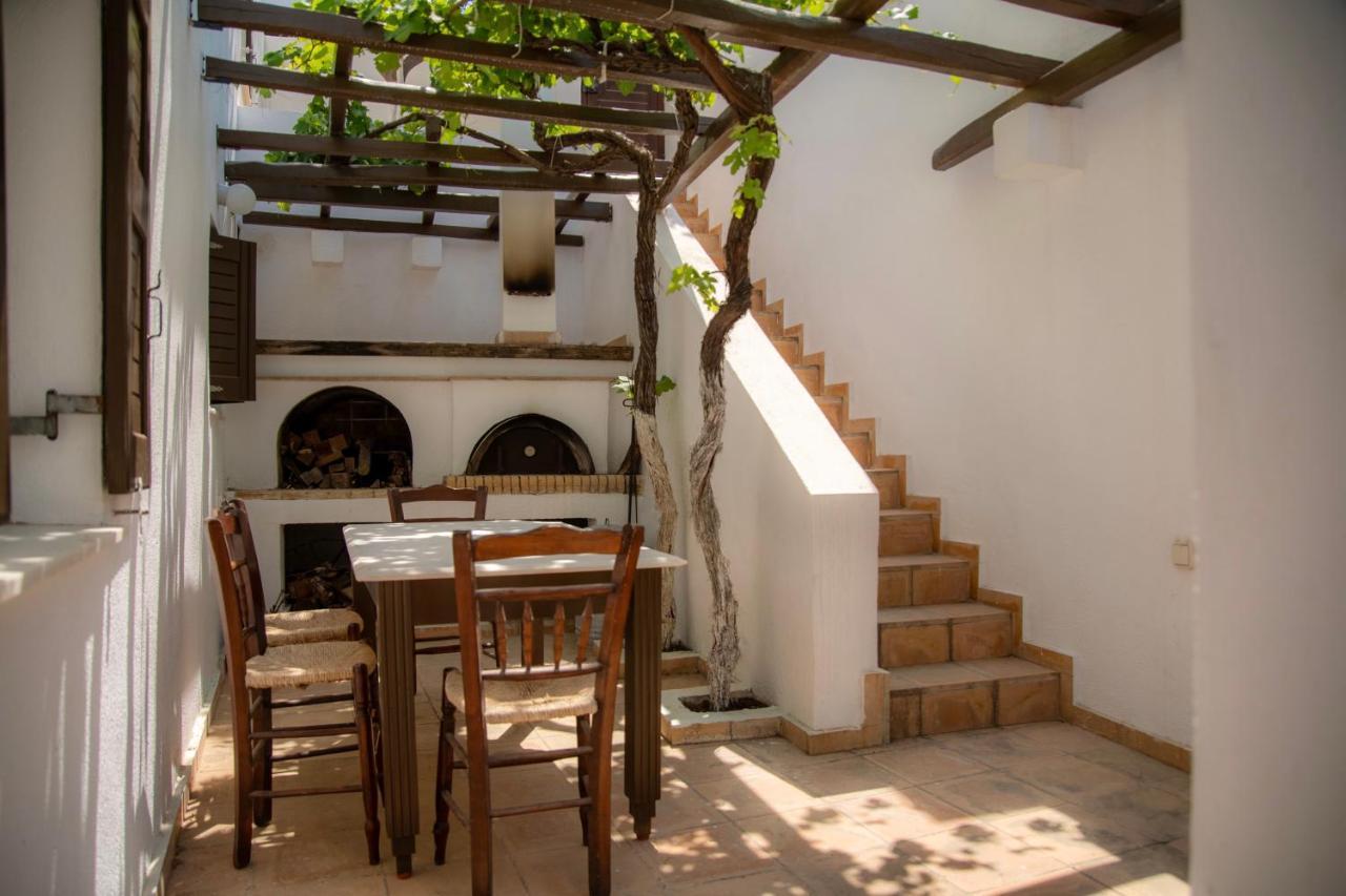 Lotos Beach Home Kini Exterior photo