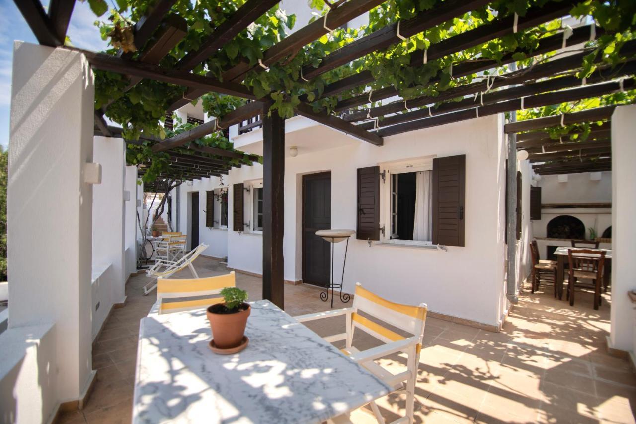 Lotos Beach Home Kini Exterior photo