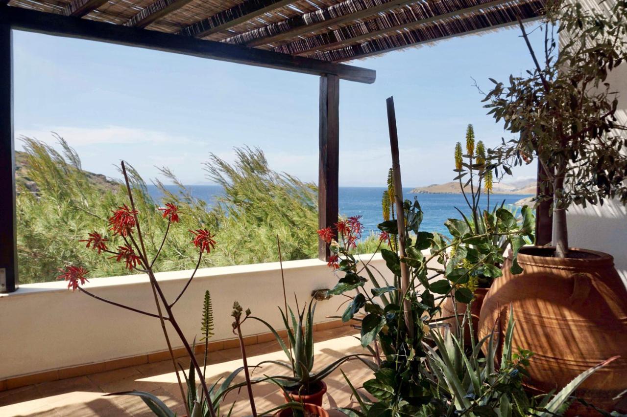 Lotos Beach Home Kini Exterior photo